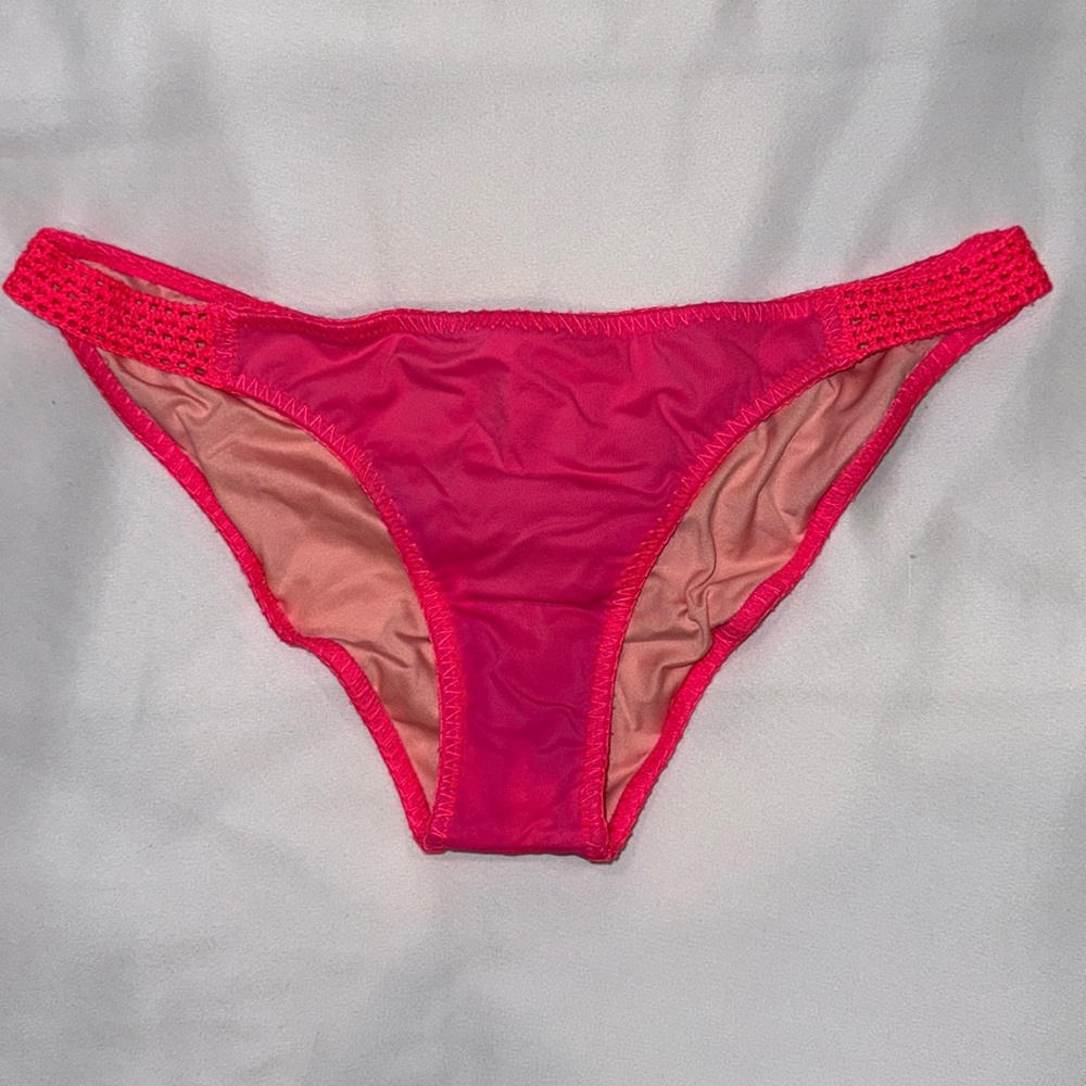 NWOT Victoria’s Secret Cheeky Bikini Bottom Size Medium